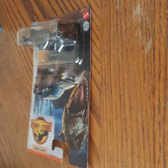 Matchbox '15 Chevy Silverado - Picture 3 of 8